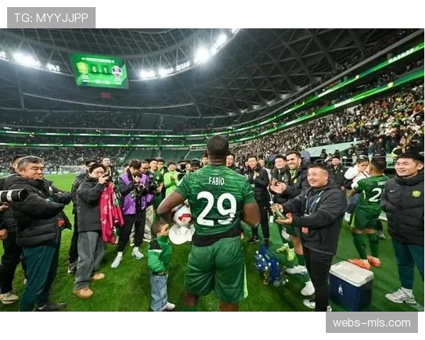 北京国安法比奥以28球荣获2025赛季中超金靴